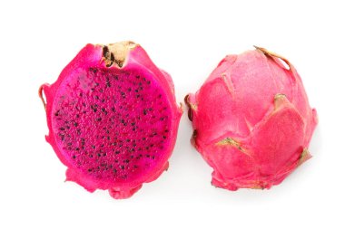 Tasty beyaz arka plan üzerinde dragon meyve kesme