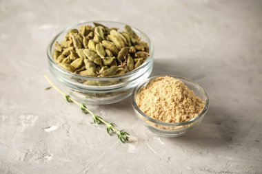 Masada baharatlar ile cam kase