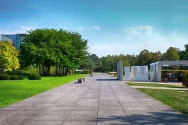 Güzel modern Park yolu göster