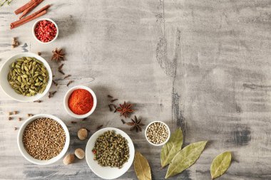 Masada baharatlar ile düz yatıyordu kompozisyon