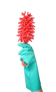 Beyaz arka plan temizleme aracı tutan kadın