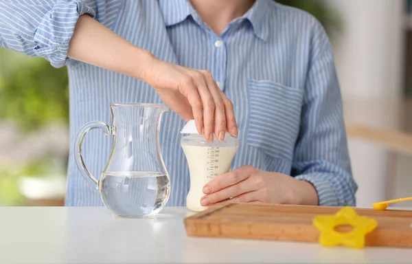 Woman Preparing Baby Formula Table — Stock Photo, Image