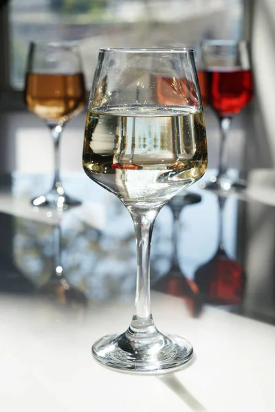 Glas Lekkere Wijn Tafel — Stockfoto