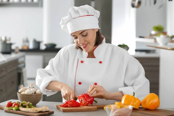 Young Female Chef Cooking Kitchen — Stock Photo, Image