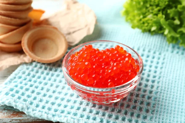 Cuenco Con Sabroso Caviar Rojo Mesa —  Fotos de Stock