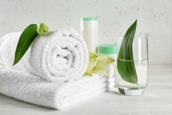 Soft Towels Cosmetics Light Table — Stock Photo, Image