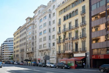 Şehirde çok öykülü binalar