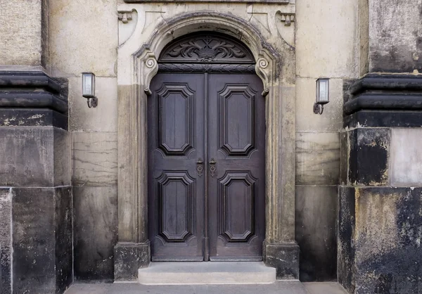 Wooden Ornate Doors Old Building — Stock Photo, Image