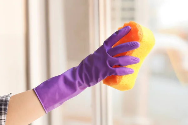 Woman Cleaning Window Home — Stock Photo, Image