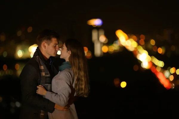 Amar Joven Pareja Una Cita Romántica Por Noche —  Fotos de Stock