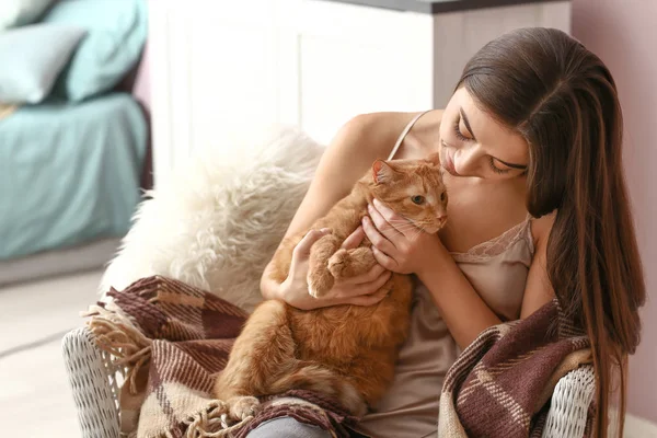 Woman Cute Cat Resting Home — Stock Photo, Image