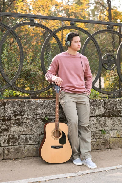 Young Man Guitar Listening Music Outdoors — Stock Photo, Image