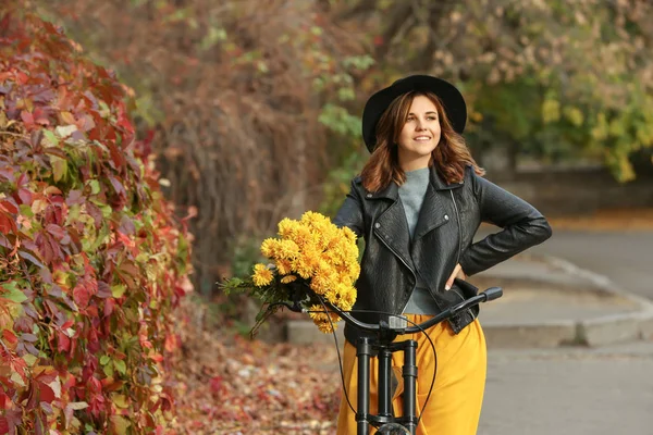 Beautiful Young Woman Bicycle Holding Yellow Flowers Autumn Park — Stock Photo, Image
