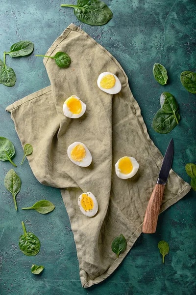 Halves Boiled Eggs Spinach Color Table — Stock Photo, Image