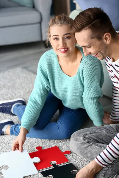 Young Couple Assembling Puzzle Floor Home — Stock Photo, Image