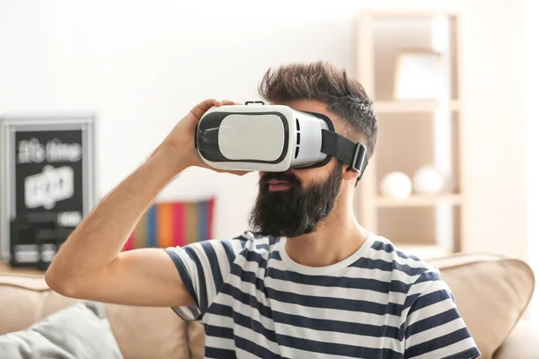 Man Wearing Virtual Reality Glasses Home — Stock Photo, Image