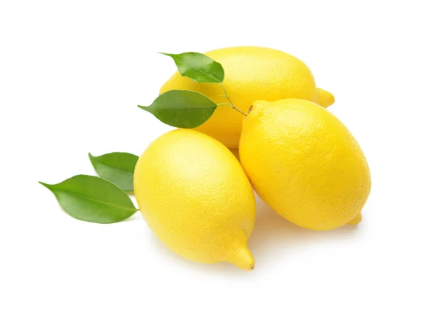 Beyaz Arkaplanda Taze Limonlar — Stok fotoğraf