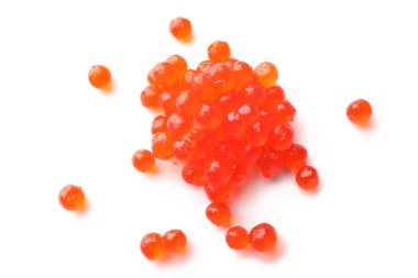 Beyaz zemin üzerine kırmızı lezzetli havyar