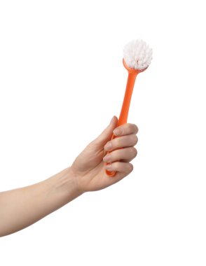 Beyaz arka plan üzerinde temizleme fırçası tutan kadın