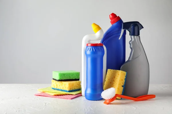 Set Cleaning Supplies Table — Stock Photo, Image