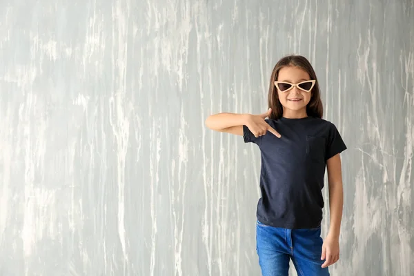 Cute Girl Pointing Her Shirt Grey Background — Stock Photo, Image