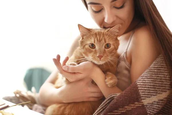 Woman Cute Cat Resting Home — Stock Photo, Image