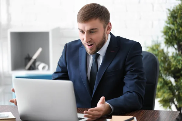 Shocked Businessman Laptop Office — Stock Photo, Image