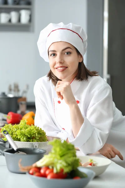 Young Female Chef Kitchen — Stock Photo, Image