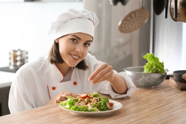 Young Female Chef Preparing Tasty Salad Kitchen — Stock Photo, Image