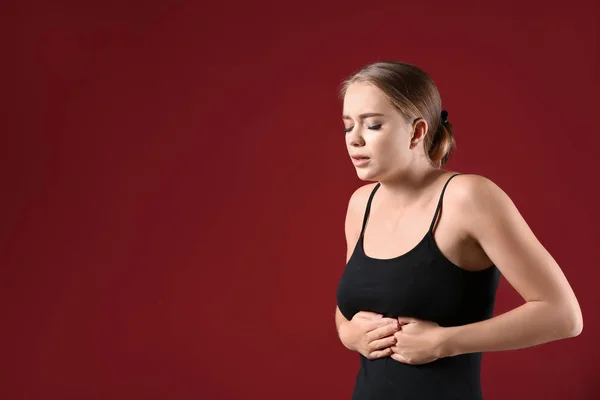 Young Woman Suffering Abdominal Pain Color Background — Stock Photo, Image