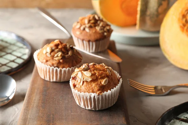 Deliziosi Muffin Zucca Con Semi Girasole Sul Tavolo — Foto Stock