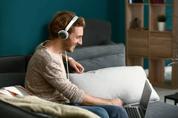 Young Man Listening Music Home — Stock Photo, Image