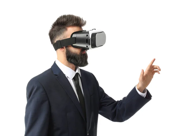 Geschäftsmann Trägt Virtual Reality Brille Auf Weißem Hintergrund — Stockfoto