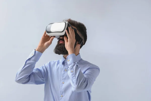 Businessman Wearing Virtual Reality Glasses Light Background — Stock Photo, Image