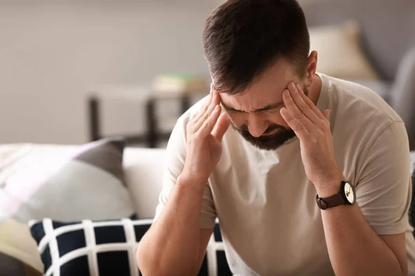Man Suffering Headache Home — Stock Photo, Image