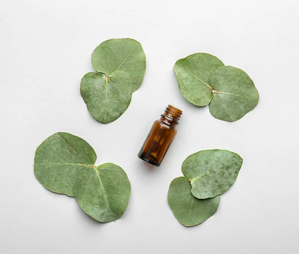 Bottle Eucalyptus Essential Oil Leaves White Background — Stock Photo, Image