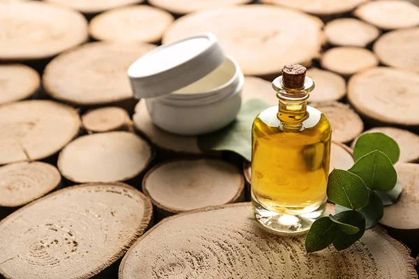 Bottle Eucalyptus Essential Oil Jar Cream Wooden Background — Stock Photo, Image