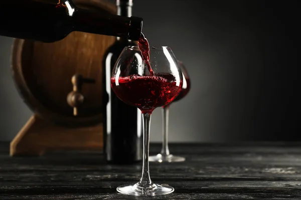 Pouring Wine Bottle Glass Dark Background — Stock Photo, Image