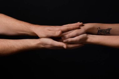 Elele kadın koyu arka plan üzerinde adam