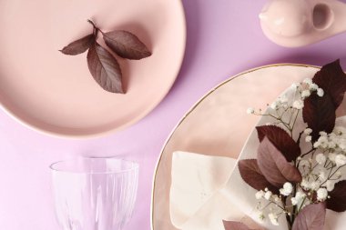 Pembe sofra ile şık sofra