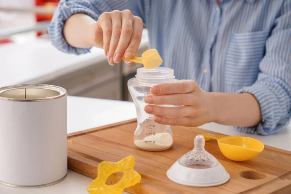 Woman Preparing Baby Formula Table — Stock Photo, Image