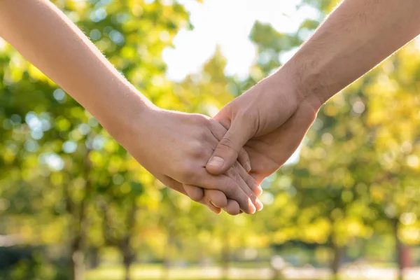 Man Woman Holding Hands Outdoors — Stock Photo, Image