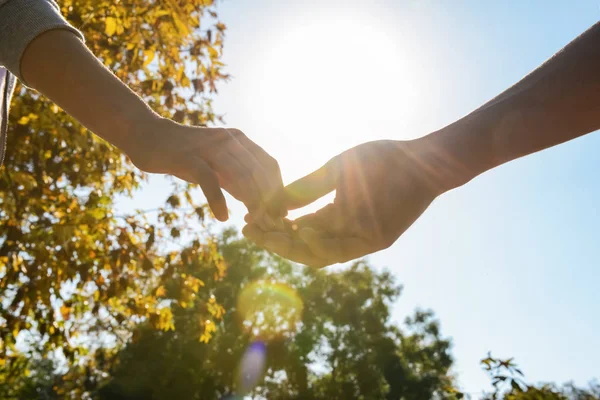 Man Woman Touching Fingers Outdoors — Stock Photo, Image