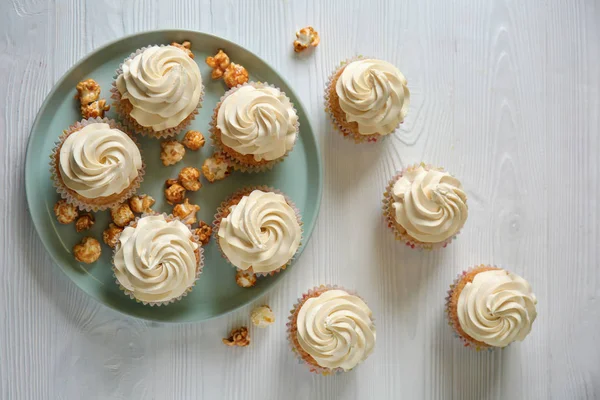 Plate Delicious Cupcakes Popcorn White Wooden Table — Stock Photo, Image