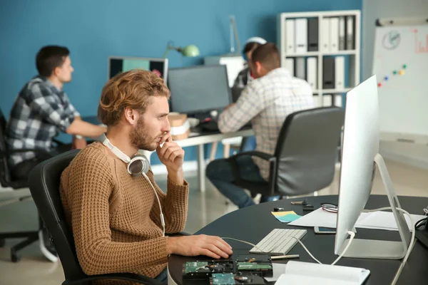 Especialista Que Trabaja Oficina — Foto de Stock