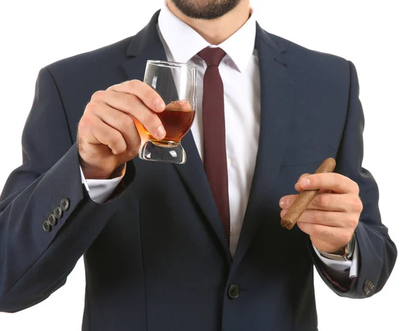 Bello Uomo Affari Con Bicchiere Whisky Sigaro Sfondo Bianco Primo — Foto Stock