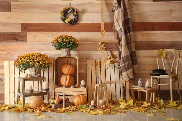 Beautiful Autumn Composition Pumpkins Leaves Wooden Wall — Stock Photo, Image