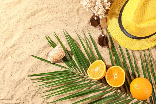 Beach Items Palm Leaf Cut Orange Sand — Stock Photo, Image