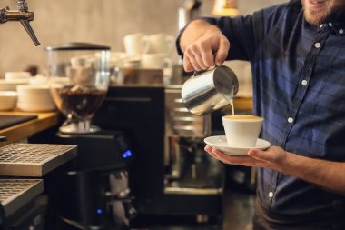 Barista Café taze aromatik kahve hazırlama