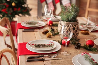 Noel yemeği için güzel bir masa.